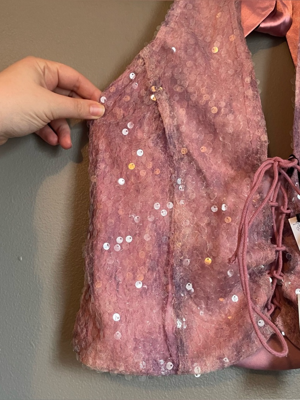NWT Nasty Gal Sz Medium Women’s Pink Sequin Tie Front Blouse Halter Top Ret $56! - Picture 2 of 10